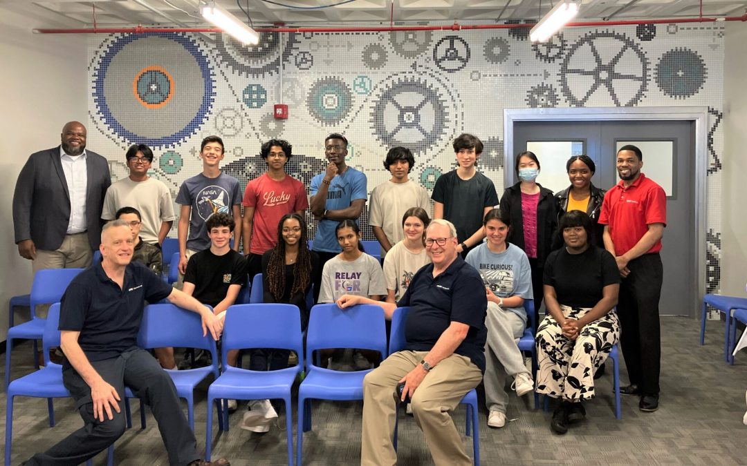 斜方合作伙伴与MassRobotics就职BlueTech机器人学院